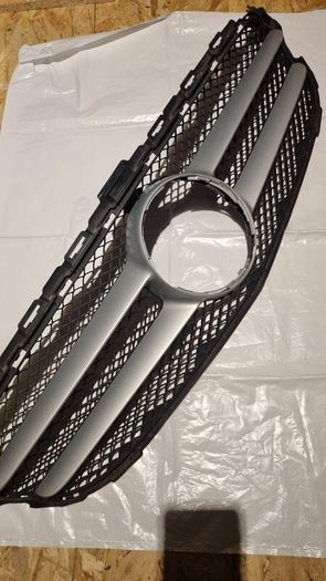 car partsGenuine Mercedes W205 Front Grill  Excellent Condition