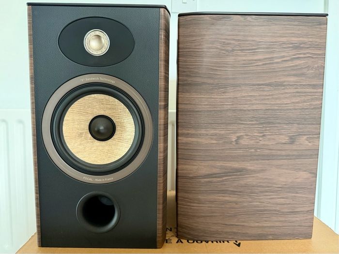 Focal Aria 906 Bookshelf Speakers - Walnut Finish with og box