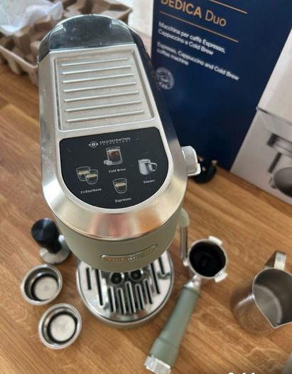 Delonghi Dedica duo coffee machine