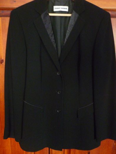 Gerry Weber Classic Dressy Formal Jacket blazer .  Size Medium 12 Eu 38.   Colour Jet Black. 100% Immaculate.