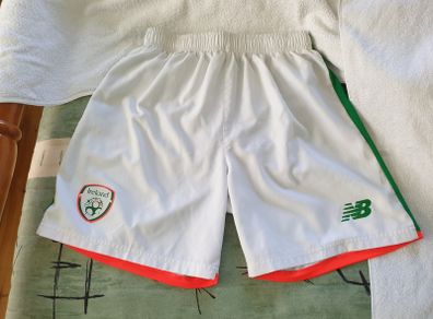 Ireland Home Football Shorts 2016 to 2017 Medium Adult New Balance
