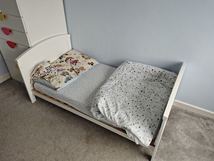 Baby Elegance Walter cot bed