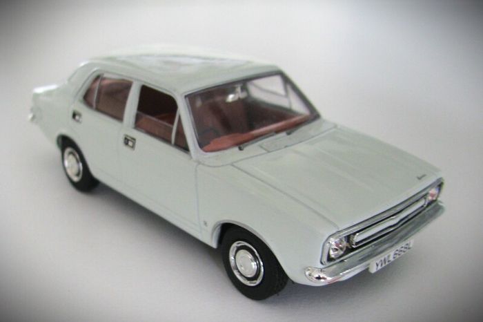 Diecast Model Morris Marina White - Collectable Vanguards 1:43