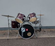 Full Drum Kit.