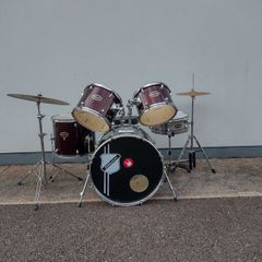 Full Drum Kit.