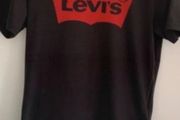 T-shirt Levi's size small woman's black with logo front