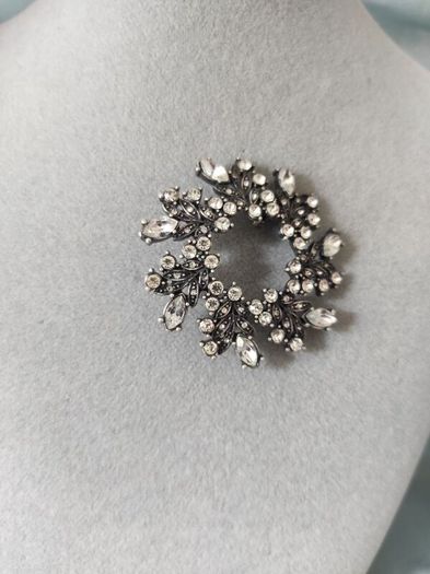 brooch