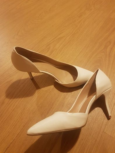 Aldo off white heels