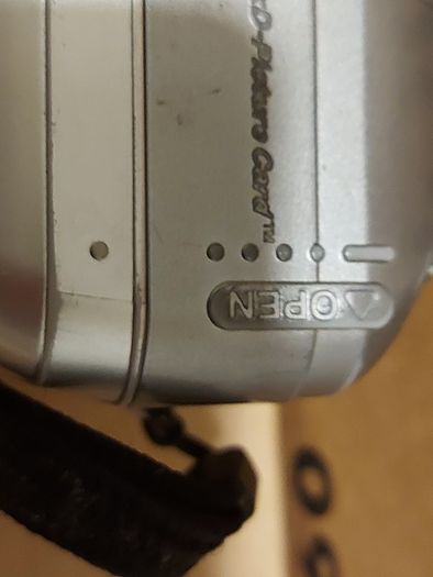 FujiFilm Finepix A210 Digital Camera 3.2MP 2AA Batteries SD Card