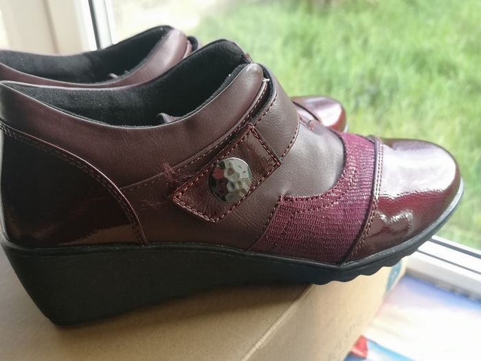 Pavers UK 6 brand new shoes wedges in Burgundy super comfy
