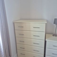 Chest of drawers