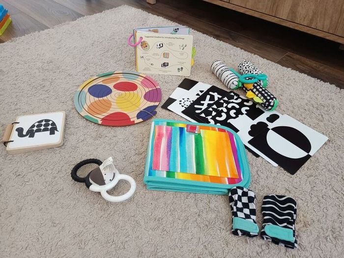 Lovevery Looker Play Kit 0-12 weeks