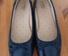 Girls shoes size 4