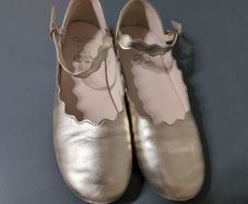 Girls flat shoes Leigh Tucker size 4