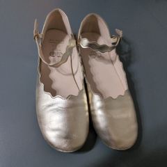 Girls flat shoes Leigh Tucker size 4