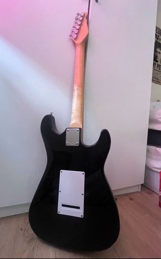Left handed martini electric guitar with amp