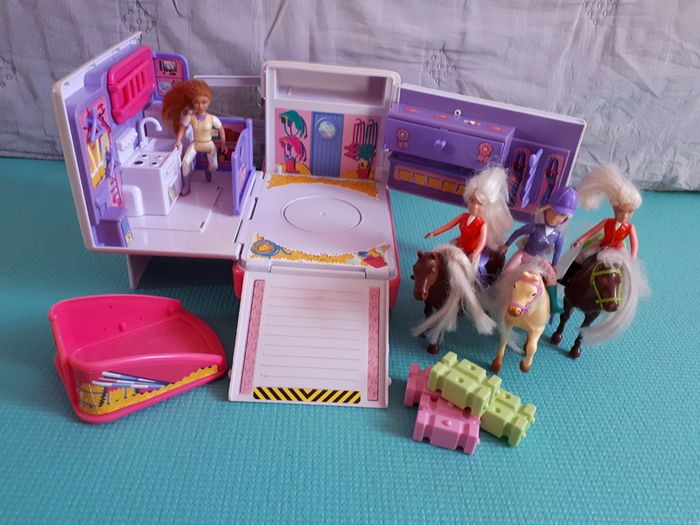 Pony Show Camper Van