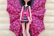 Monster High Draculaura Doll Ghoul to Bat Transformation Fold Out Wings Used Please see photos
