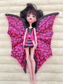 Monster High Draculaura Doll Ghoul to Bat Transformation Fold Out Wings Used Please see photos