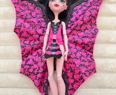 Monster High Draculaura Doll Ghoul to Bat Transformation Fold Out Wings Used Please see photos