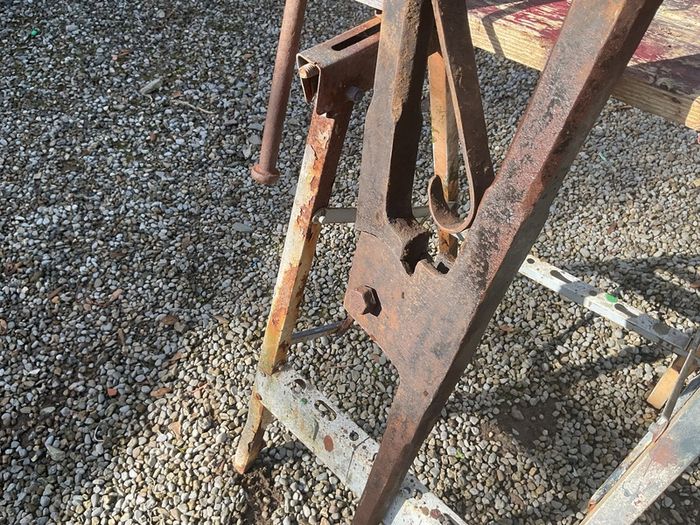 Vintage leg vise