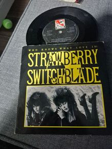 strawberry Switchblade 7 in single