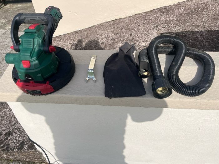 Wall and floor sander
