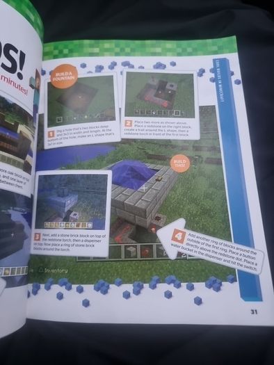Minecraft: Maps : An Explorer's Guide to Minecraft by Mojang AB and The Official Minecraft Team and Cool builds in Minecraft.