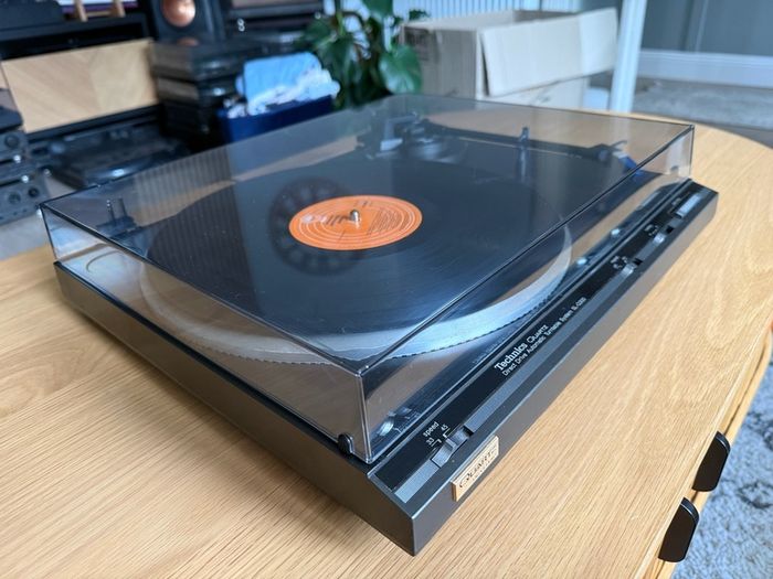 Technics Q300 turntable/recorder