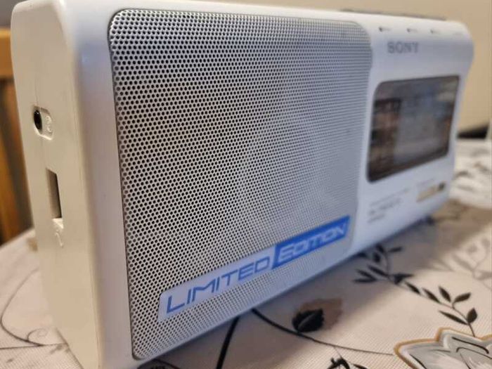 Sony radio ICF-880L, Used, in good working order.