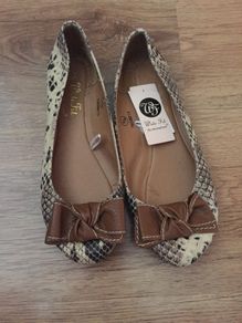 BNWT Snake print pumps