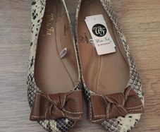 BNWT Snake print pumps