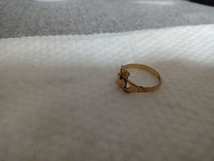 Ladies Gold Cladagh Ring 9ct  Irish