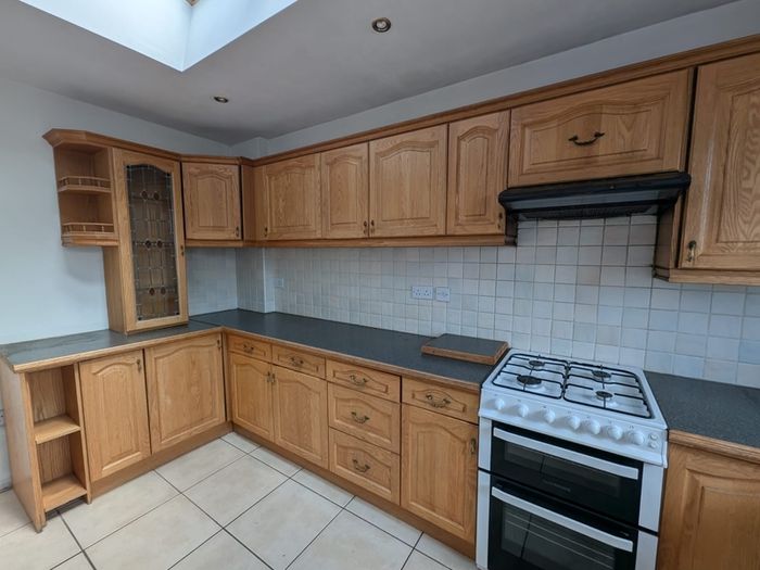 Solid Oak door - Fitted kitchen units