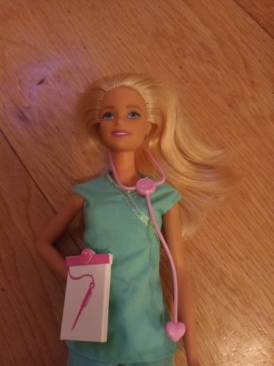 Barbie careers baby doctor play set