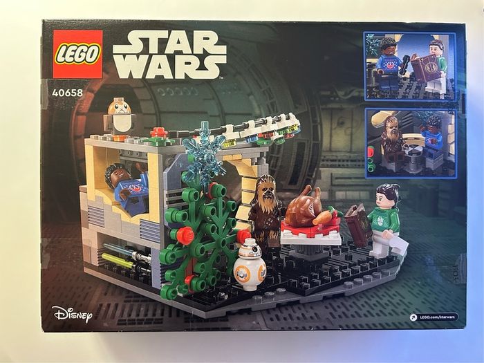 Millennium Falcon Holiday Diorama - Lego set 40658