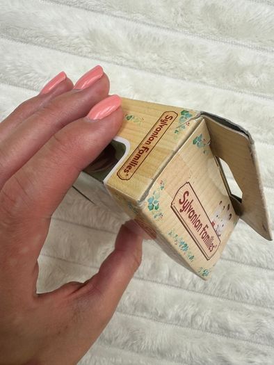 Sylvanian Families Walnut Squirrel Twins 3218 Damaged Box Please see pictures
