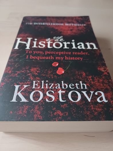 The Historian by Elizabeth Kostova (Horror Mystery Paperback 2005)