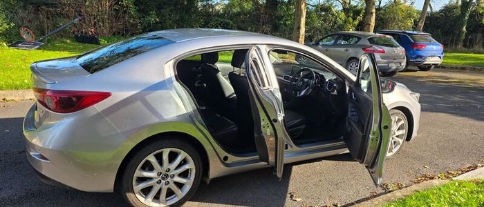 2015 Mazda 3 Platinum Edition 2.2 Saloon