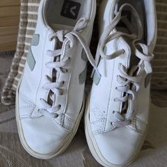 Vejas trainers