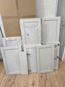 7 Brand new Kitchen doors and matching corner unit