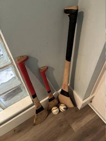 Canning Hurls with grips. 22, 27, 34, 2x sliothar