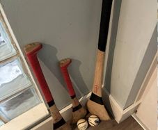 Canning Hurls with grips. 22, 27, 34, 2x sliothar