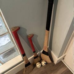Canning Hurls with grips. 22, 27, 34, 2x sliothar