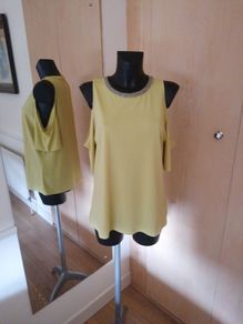 Women's Top Nwot Size 12