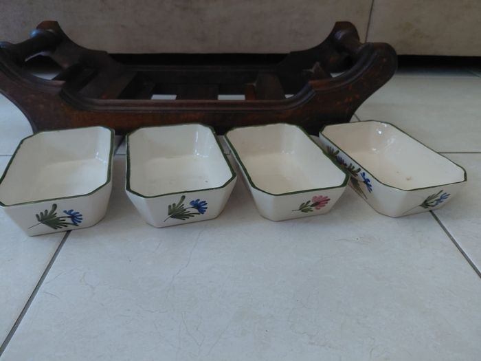 Vintage wooden serving tray with four ramekins