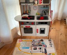 Play Kitchen and Accessories