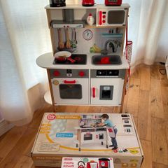Play Kitchen and Accessories