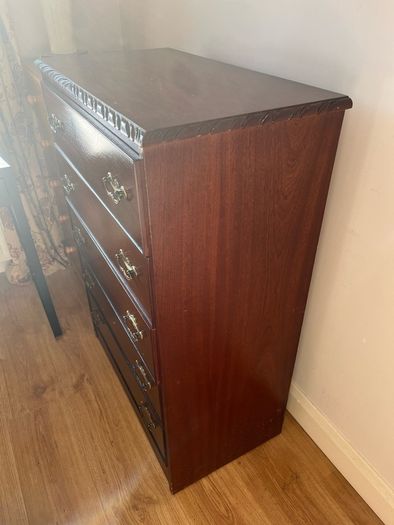 chest of drawers