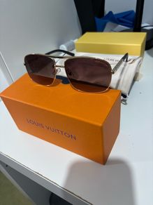 Gold lv Louis Vuitton glasses/sunglasses